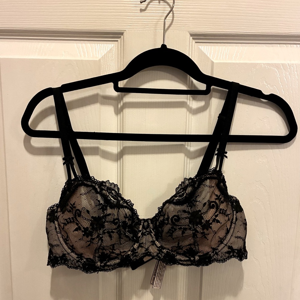 Victoria’s Secret SZ 36D Bra no padding push up Black Lace excellent preloved